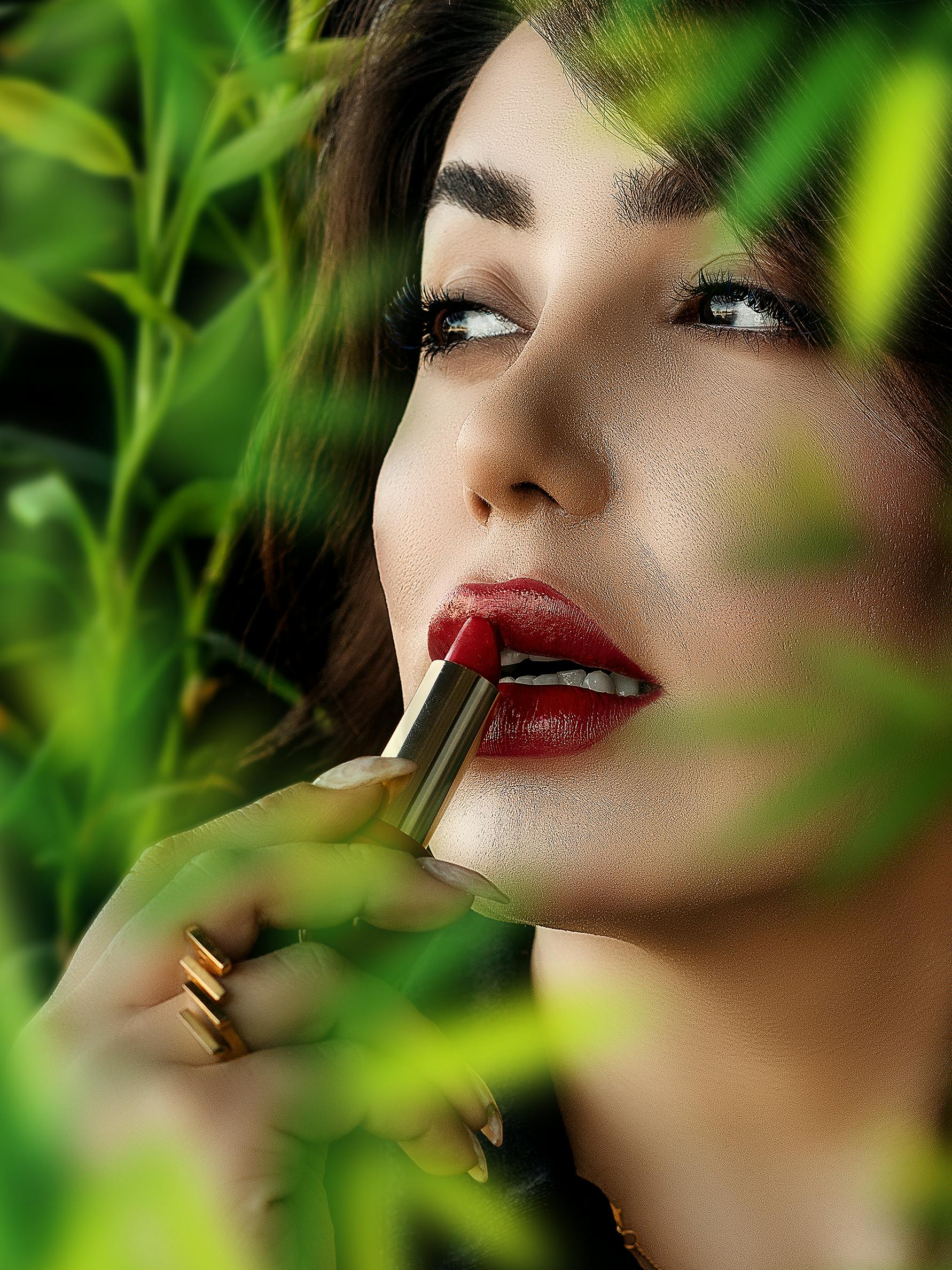 电影海报风格图片：夏末追光